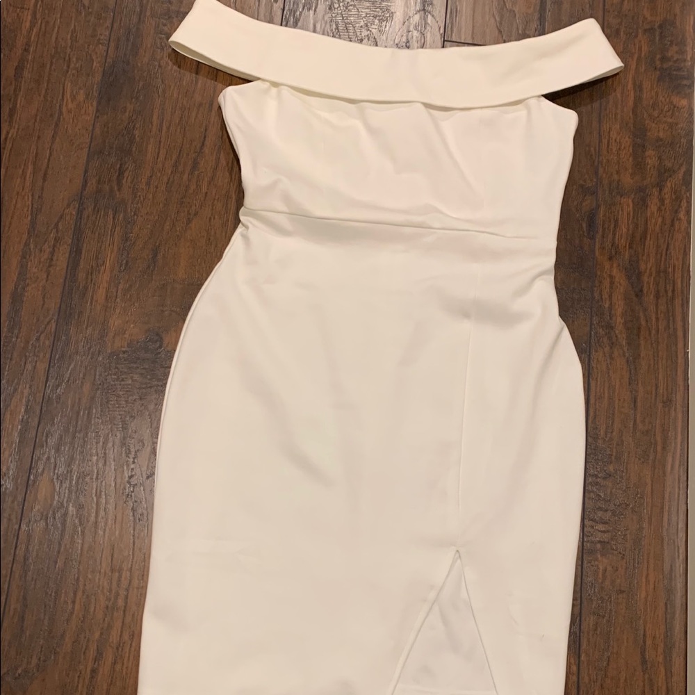 NWOT Lulus Off-The-Shoulder Dress